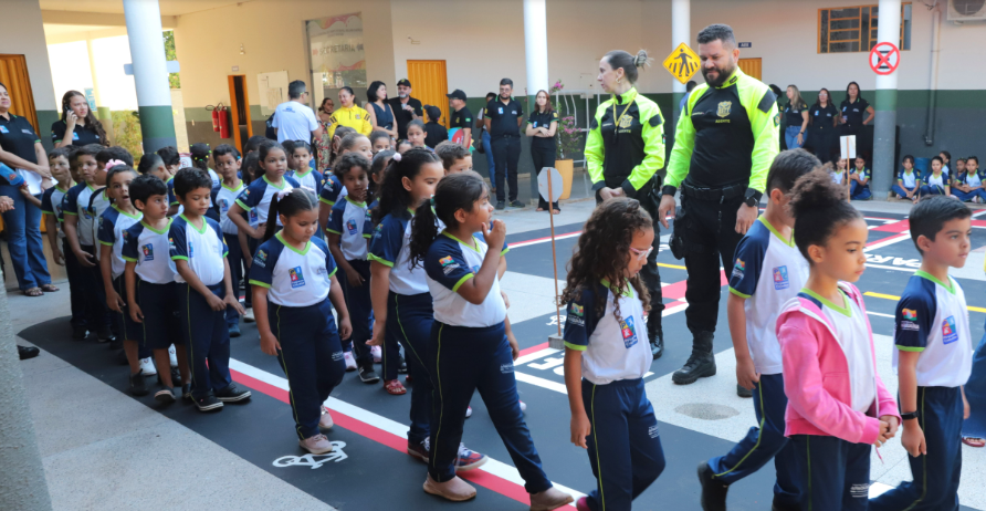 Alunos retornam às aulas com programação especial nas escolas e creches de Araguaína